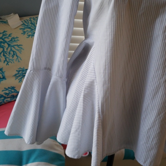 Beautiful bell sleeve Romeo & Juliet shirt - Picture 3 of 8